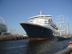 Queen Mary II zu Besuch in Hamburg